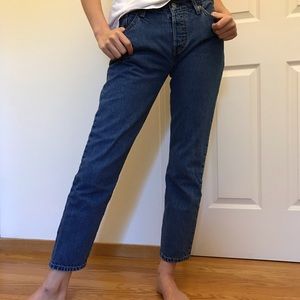 Levi 501 straight leg blue jeans w/ Button Fly 25”